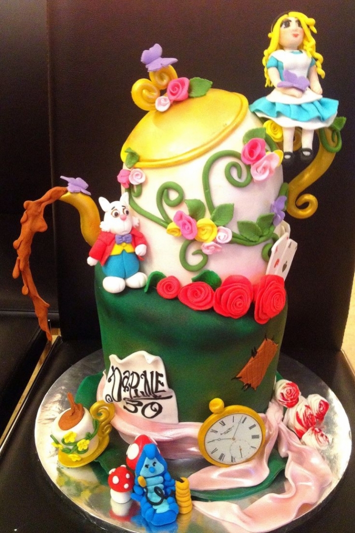 Deco Gateau Alice Au Pays Des Merveilles Cake design d'Alice au pays des merveilles pour un anniversaire - 20/05