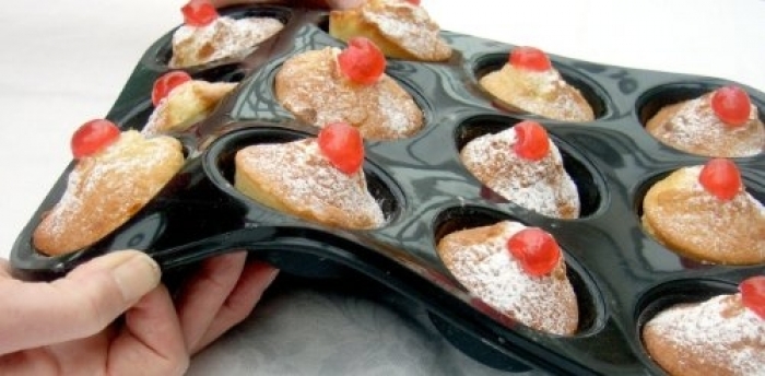 Appareil à Cupcake - Moule pour 12 Muffins/Cupcakes SiliconeCuisine
