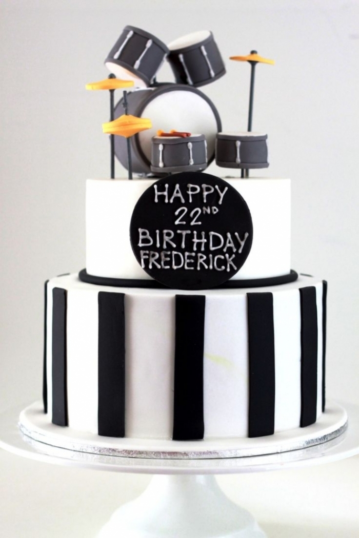 gâteau d'anniversaire pour un musicien noir et blanc - 14/07/2020