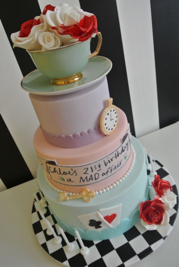 Deco Gateau Alice Au Pays Des Merveilles Idée de gâteau d'anniversaire sur le thème d'alice au pays des