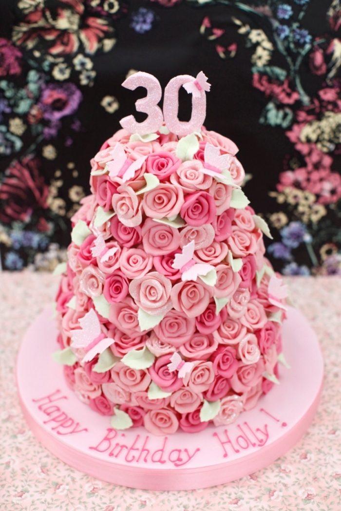 Gateau d\u0027Anniversaire , gâteau d\u0027anniversaire avec plien des roses de 2 couleurs