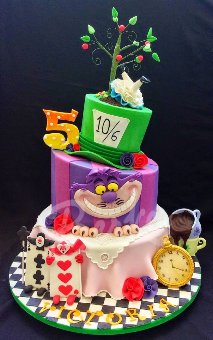 gateau de alice au pays des merveilles avec differents ...