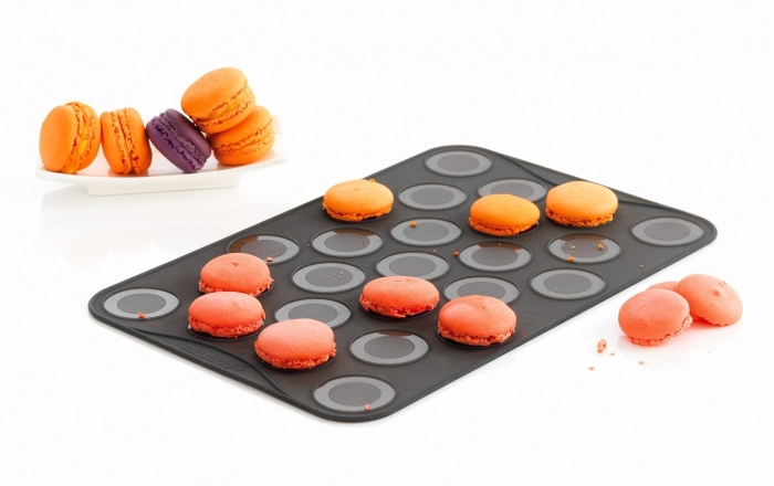 Appareil à Macaron - 2 Feuille de Cuisson pour Petits Macarons 25 Moules Mastrad F45514